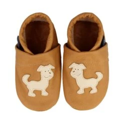 Hausschuhe / Lederpuschen Mit Hund In Caramel / Beige -Geschäft Für Kinderperipherieprodukte pantau its a small world hausschuhe lederpuschen mit hund in caramel beige 2